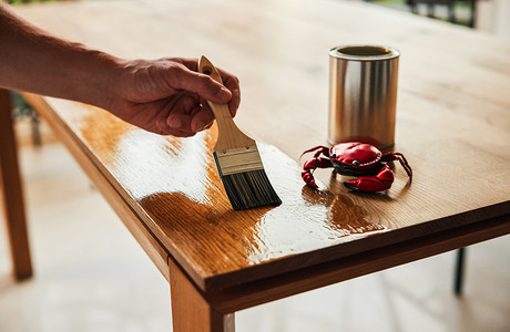 Table is lacquered, a crab stands on the table